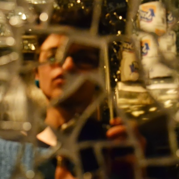 Meet your Posher, Laura - Picture 1 of 1